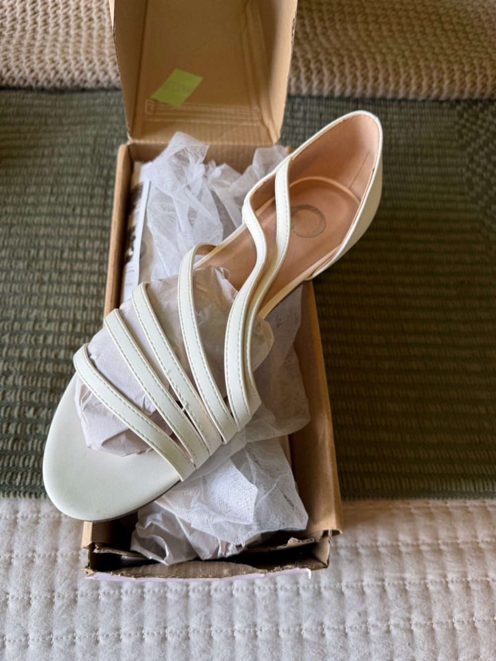 New! Women’s Journee Collection Divina Sandal - White